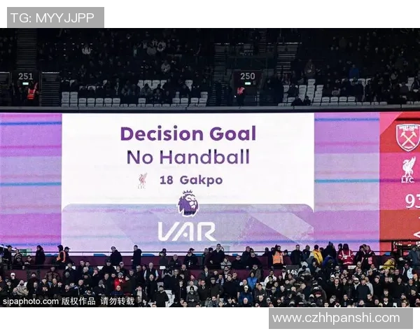 足球场上的激烈对抗：顶级球星冲突引发观众热议与争议