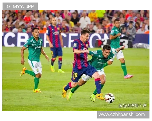 足球巨星同框合影 齐聚绿茵场见证传奇时刻