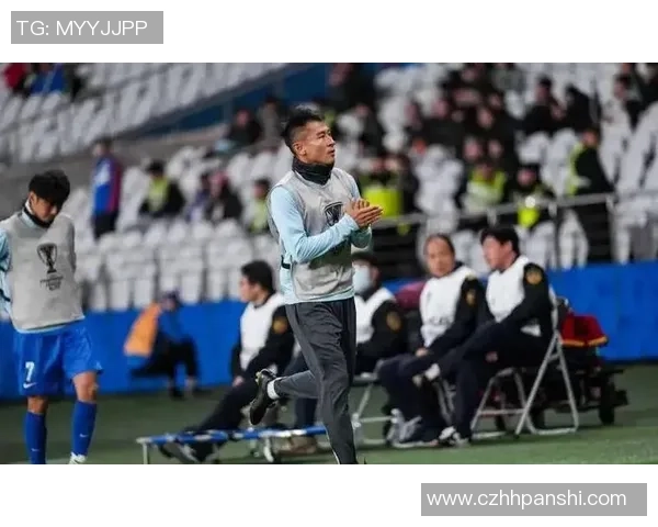 足球老将再现辉煌 场上风采与经验成就年轻球员榜样